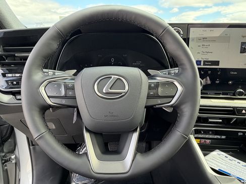 New 2026 Lexus TX 550h AWD Plug-In Hybrid image 19