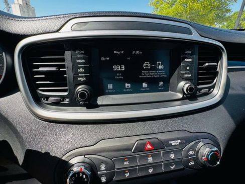 Used 2020 Kia Sorento LX FWD image 11