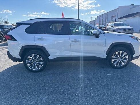 Used 2019 Toyota RAV4 Limited image 30