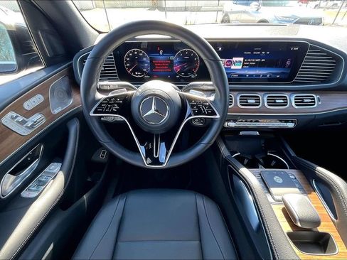 Used 2025 Mercedes-Benz GLE 350 4MATIC image 7