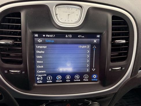 Used 2019 Chrysler 300 Limited image 32