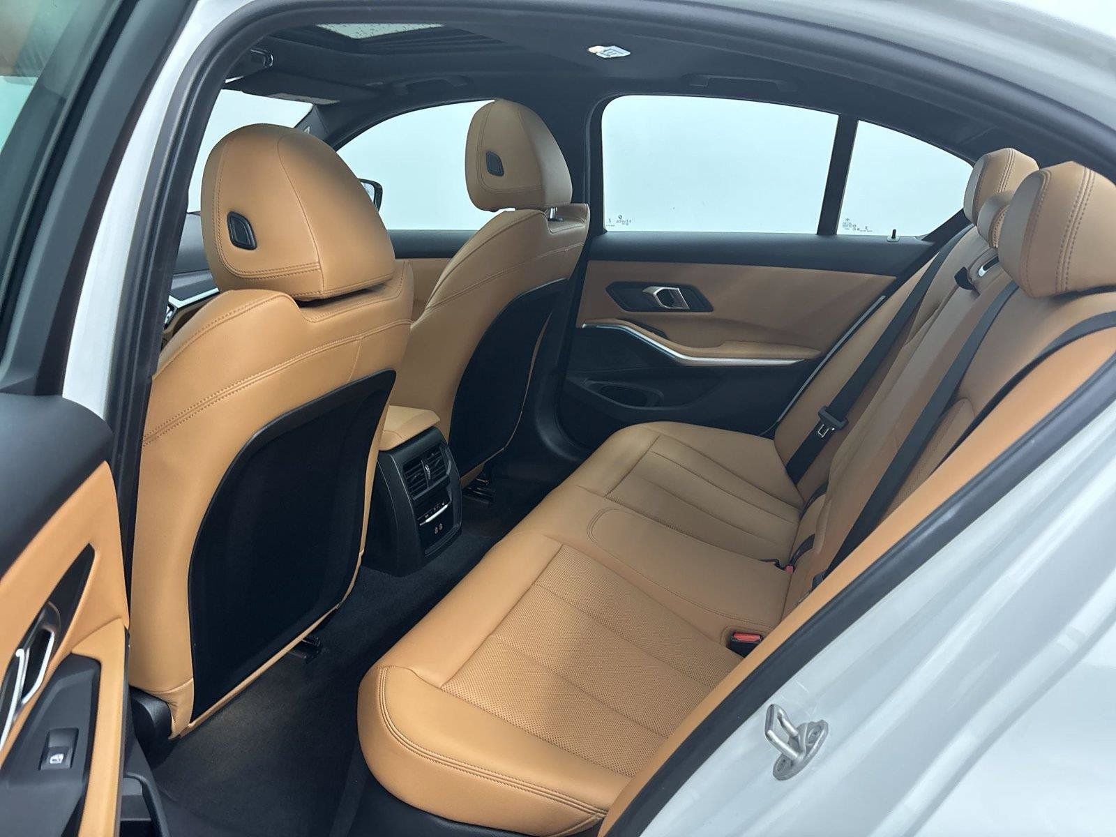 Used 2024 BMW 330e w/ Convenience Package RWD image 29