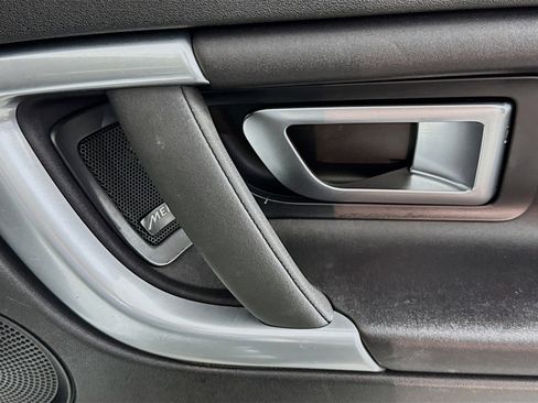 Used 2019 Land Rover Discovery Sport SE AWD/4WD image 30