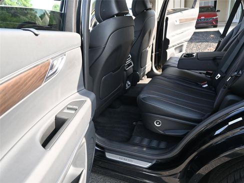 Used 2025 Genesis GV80 2.5T Select image 30