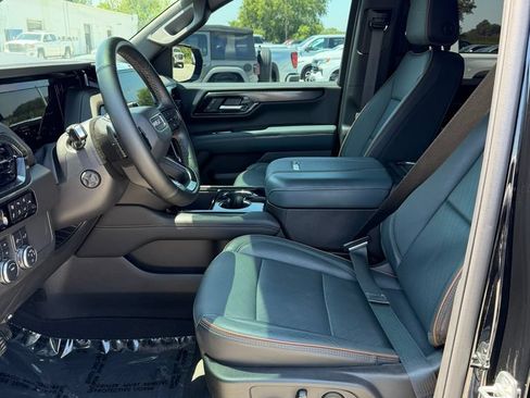Used 2025 GMC Yukon AT4 w/ AT4 Premium Package AWD/4WD image 20