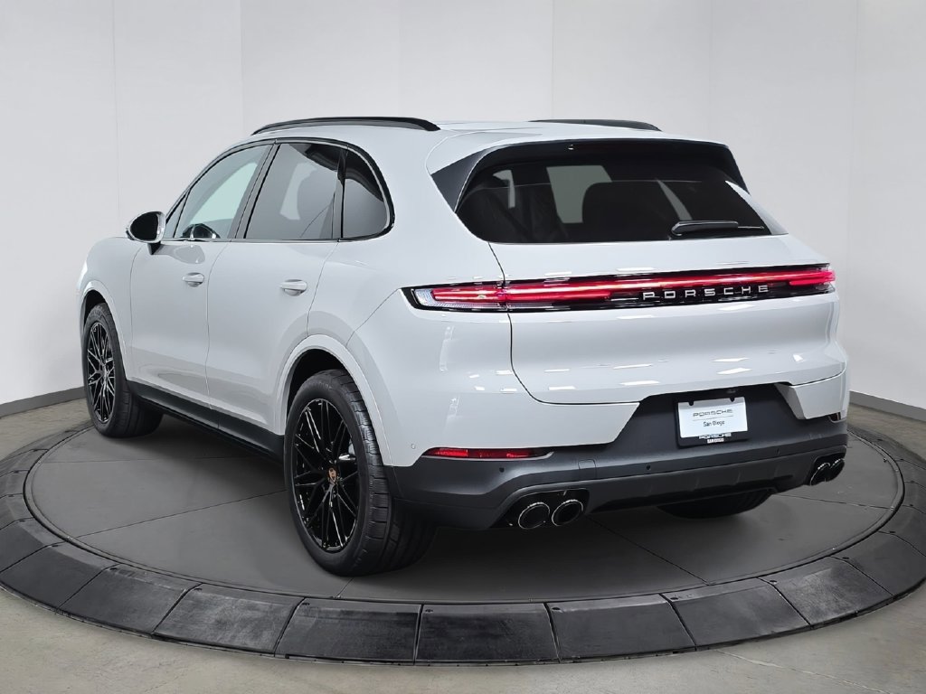 Certified 2026 Porsche Cayenne AWD/4WD image 3