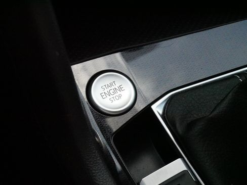 Certified 2025 Volkswagen Taos S AWD/4WD image 28