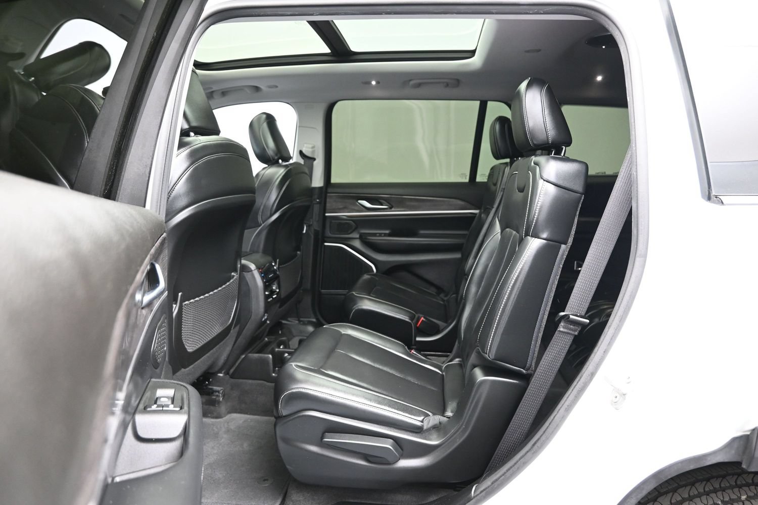 Used 2021 Jeep Grand Cherokee L Limited RWD image 11