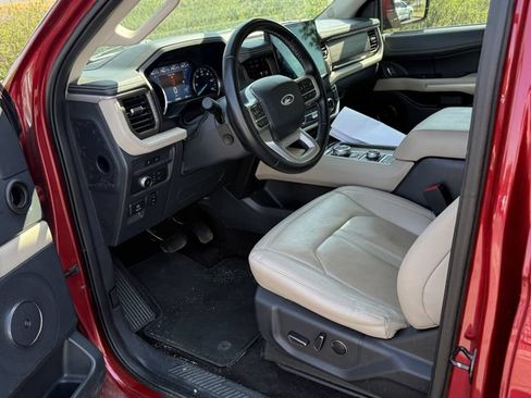 Used 2022 Ford Expedition Limited AWD/4WD image 3