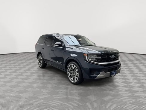 Certified 2025 Ford Expedition Platinum w/ Platinum Ultimate Package AWD/4WD image 40
