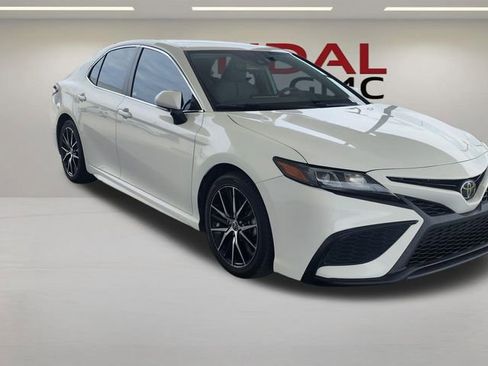 Used 2022 Toyota Camry SE w/ Convenience Package FWD image 6