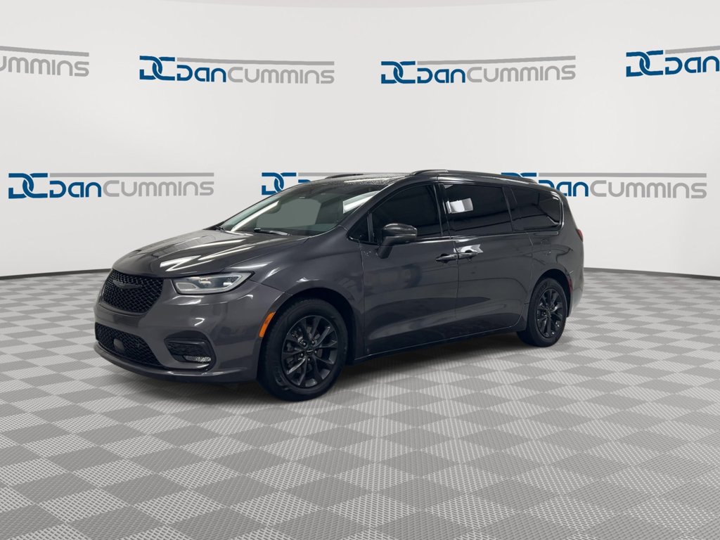 Used 2021 Chrysler Pacifica Touring-L w/ Premium & Safety Sphere Group FWD image 4