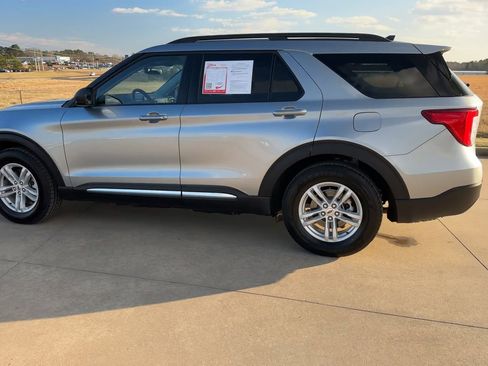 Used 2024 Ford Explorer XLT w/ Equipment Group 202A image 5