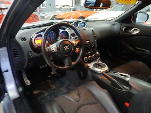 Used 2010 Nissan 370Z Touring image 25