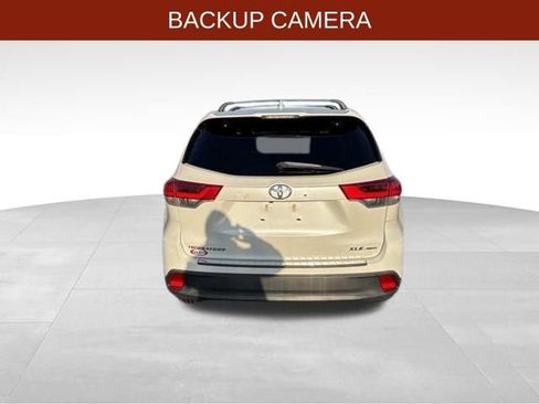 Used 2018 Toyota Highlander XLE image 6