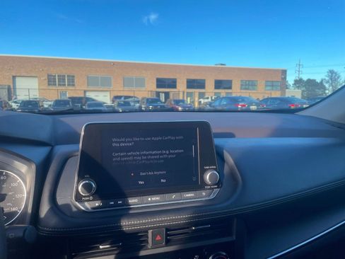 Used 2023 Nissan Rogue S image 18