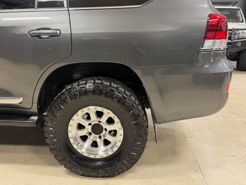 Used 2016 Toyota Land Cruiser AWD/4WD image 17