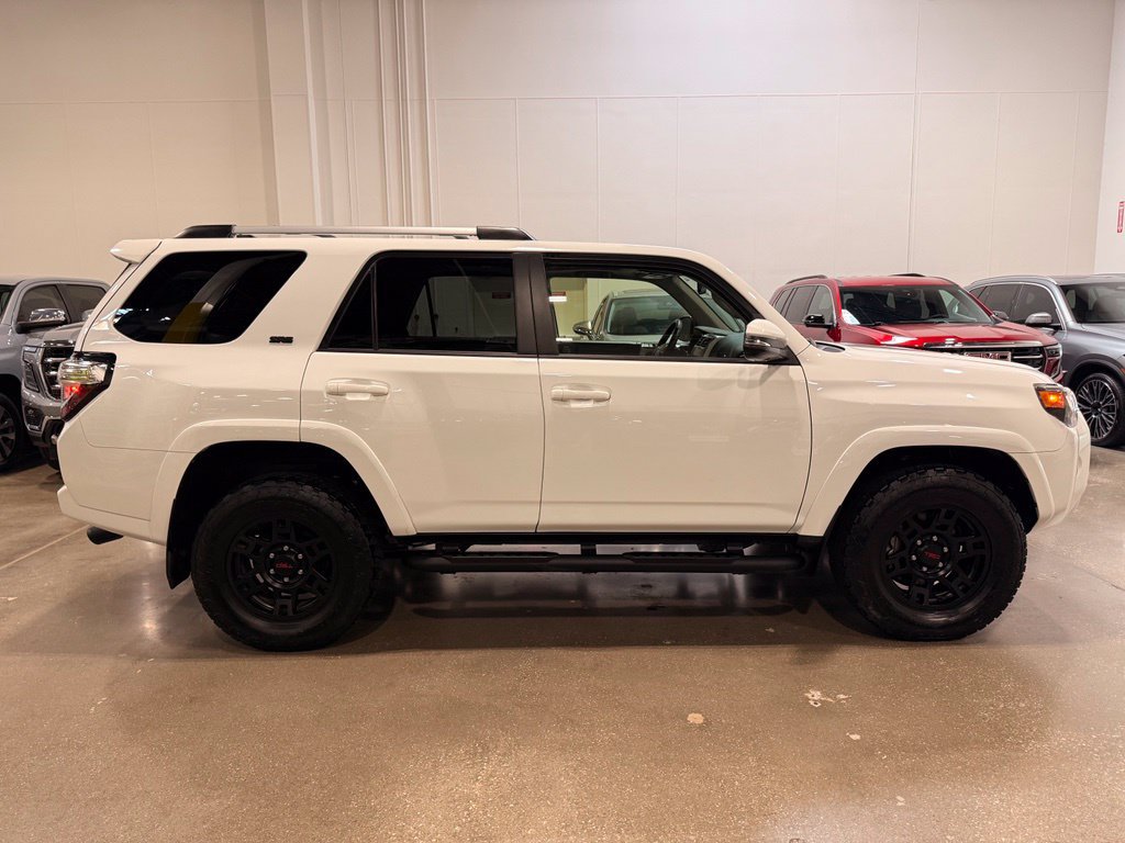 Used 2024 Toyota 4Runner SR5 Premium w/ Moonroof Package AWD/4WD image 4