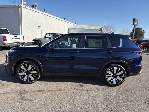 New 2026 Mitsubishi Outlander SE image 4