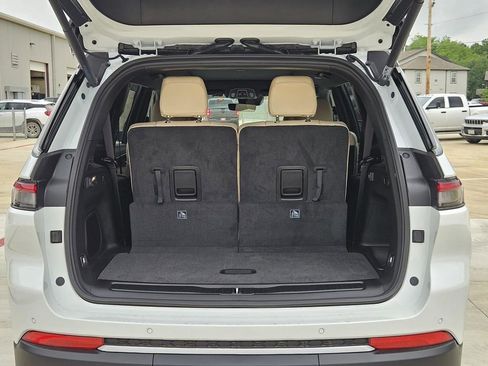 New 2026 Jeep Grand Cherokee L Limited RWD image 39