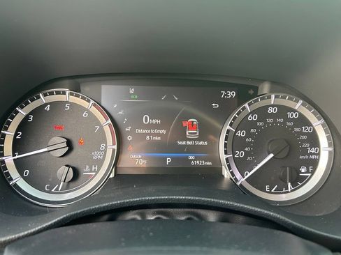 Used 2023 Toyota Highlander XSE FWD image 14