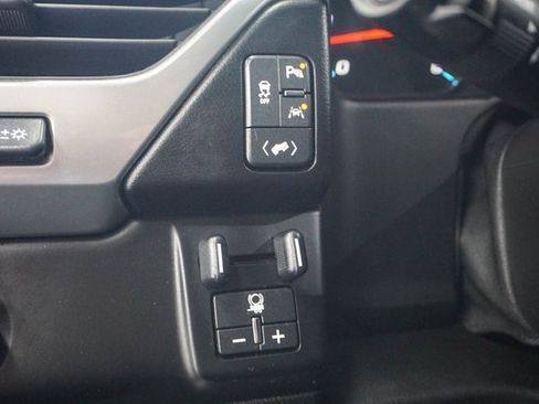 Used 2018 Chevrolet Suburban Premier image 9