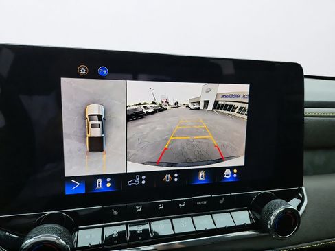 Used 2024 Chevrolet Colorado ZR2 w/ Technology Package AWD/4WD image 20