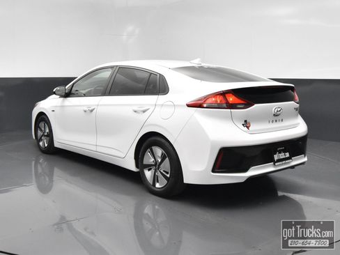 Used 2018 Hyundai Ioniq Blue FWD image 5