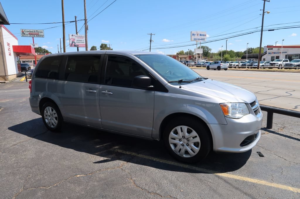 Used 2018 Dodge Grand Caravan SE w/ UConnect Hands-Free Group FWD image 2