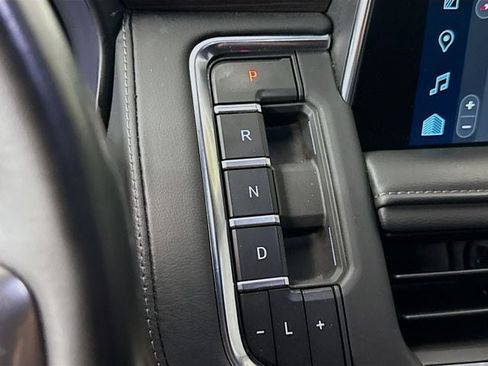 Used 2023 Chevrolet Suburban LT w/ Luxury Package image 18