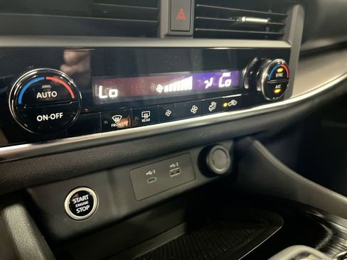 Used 2023 Nissan Rogue SV AWD/4WD image 15