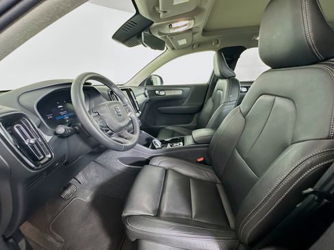 Used 2024 Volvo XC40 B5 Plus w/ Climate Package image 13