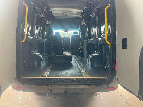 Used 2019 Mercedes-Benz Sprinter 170 image 4