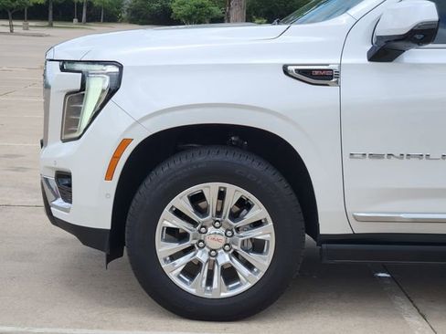 Used 2025 GMC Yukon XL Denali w/ Sun & Power Step Package AWD/4WD image 8