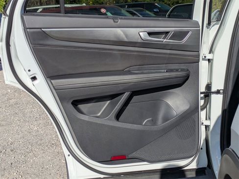 Used 2025 Volkswagen Atlas Cross Sport SE image 20