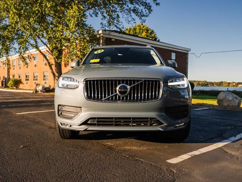 Used 2022 Volvo XC90 T6 Momentum w/ Climate Package image 10