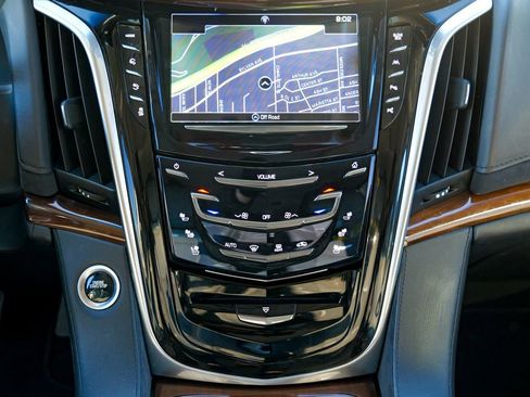 Used 2020 Cadillac Escalade ESV Luxury image 48