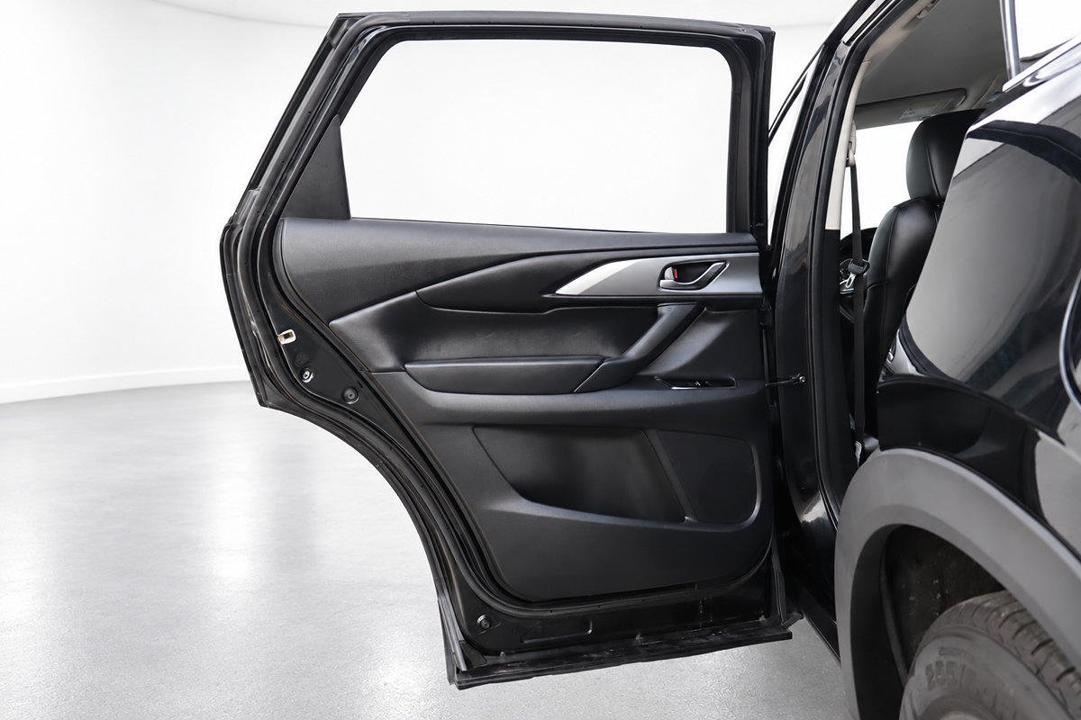 Used 2021 MAZDA CX-9 Touring FWD image 17