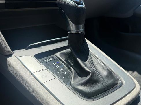 Used 2017 Hyundai Elantra SE FWD image 17