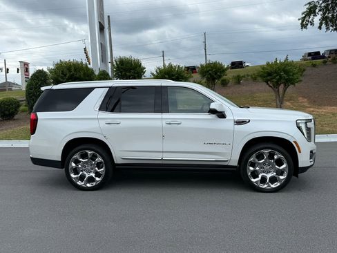 Used 2025 GMC Yukon Denali w/ Denali Reserve Package AWD/4WD image 6