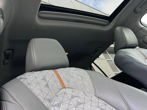 Used 2023 Toyota Highlander Bronze Edition w/ Protection Package #3 (TMS) FWD image 18