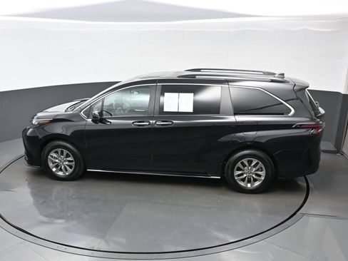 Used 2024 Toyota Sienna XLE FWD image 39