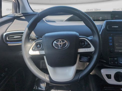Used 2017 Toyota Prius Three Touring FWD image 18