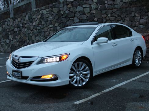 Used 2015 Acura RLX w/ Technology Package image 2