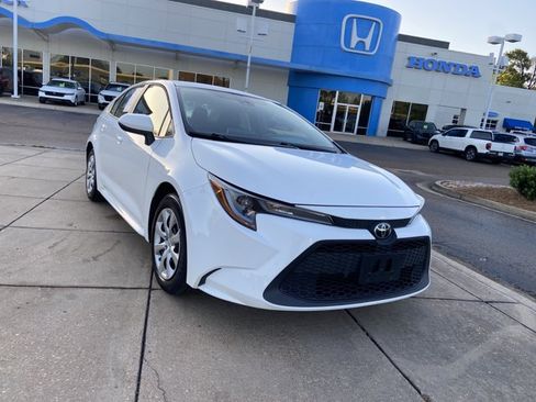 Used 2021 Toyota Corolla LE w/ Carpet Mat Package (TMS) FWD image 2
