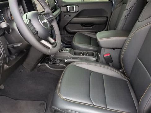 Used 2025 Jeep Gladiator Sport image 17