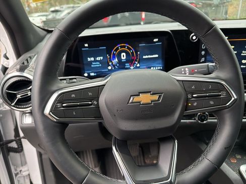 Used 2025 Chevrolet Equinox LT image 14