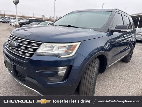 Used 2016 Ford Explorer XLT w/ Equipment Group 202A image 3