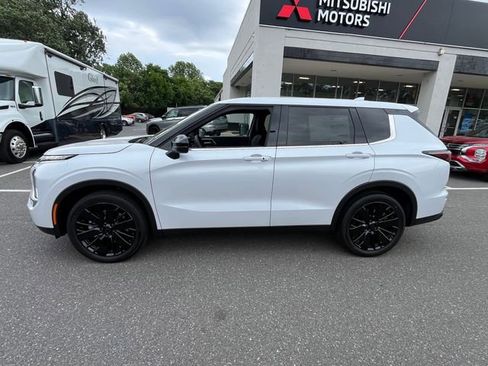New 2026 Mitsubishi Outlander LE FWD image 6