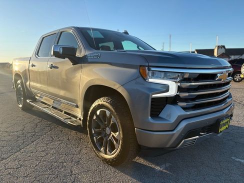 Used 2024 Chevrolet Silverado 1500 High Country AWD/4WD image 3